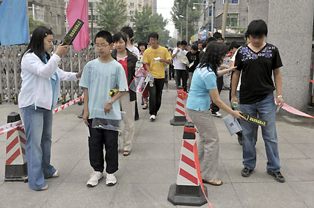 10m sit China's college entrance exams amid cheating, flu concerns