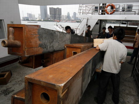 Giant organs settle on China's piano island