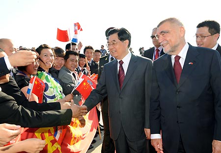 Hu arrives in Zagreb for state visit