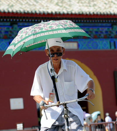 Scorching heatwave hits north China