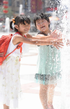 Scorching heatwave hits north China