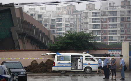 Building collapse kills one worker in Shanghai