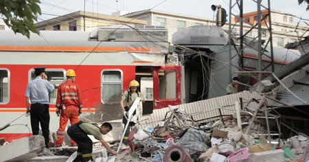 3 dead, 60 injured in central China train collision