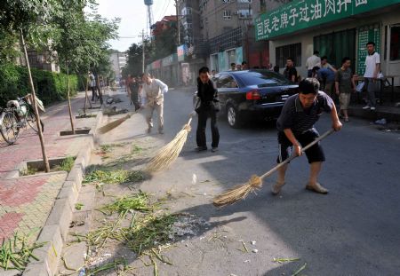 Riot-torn Urumqi lifts curfew as tension remains