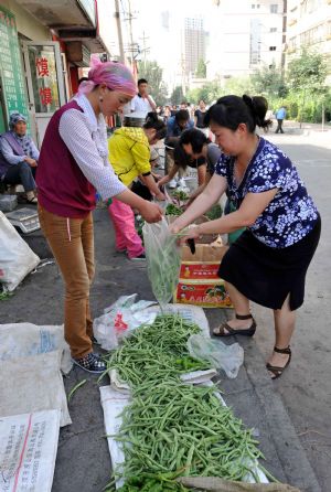 Riot-torn Urumqi lifts curfew as tension remains