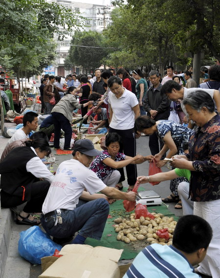 Life starts to return to normal in Urumqi