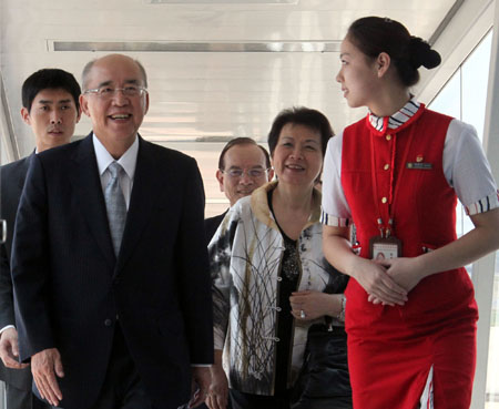 KMT chairman arrives for cross-Straits forum