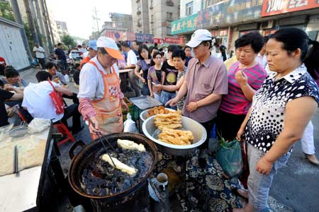 Bazaar brisks as Urumqi backs to normal