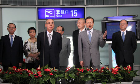 KMT chairman arrives for cross-Straits forum