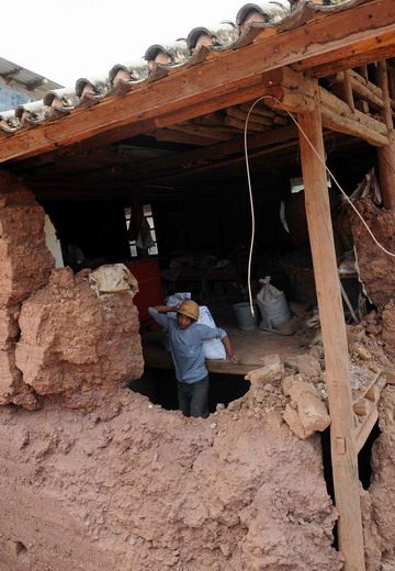 Quake relief efforts underway in Yunnan