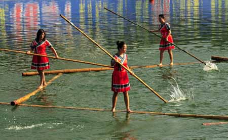 Paddling stunt show at Midsummer Ardent Tours