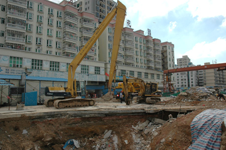 One missing in subway tunnel collapse in Shenzhen