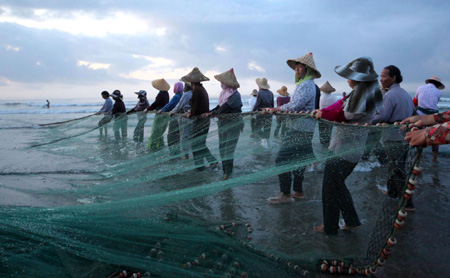 Special fishing method attracts tourists in Guangdong