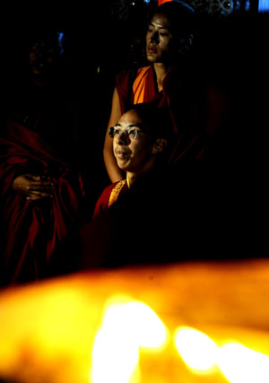 11th Panchen Lama worships at Zhaxi Lhunbo Lamasery