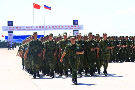 Russian soldiers practise for parade at 'Peace Mission 2009'