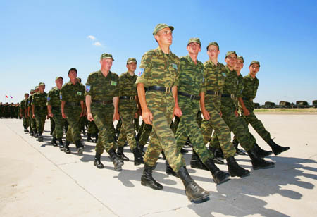 Russian soldiers practise for parade at 'Peace Mission 2009'