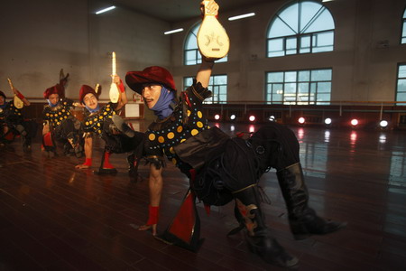 Performers rehearse ancient Qiuci dance