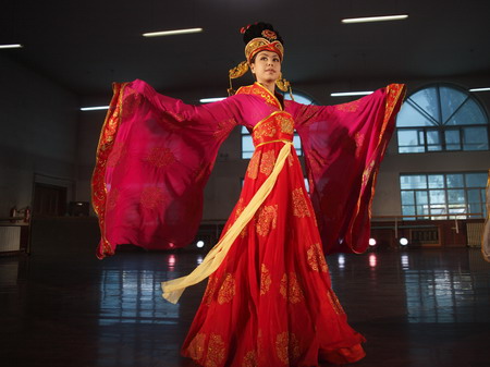 Performers rehearse ancient Qiuci dance