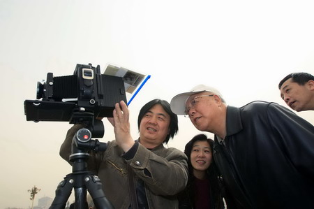 Tian'anmen in pictures: then and now