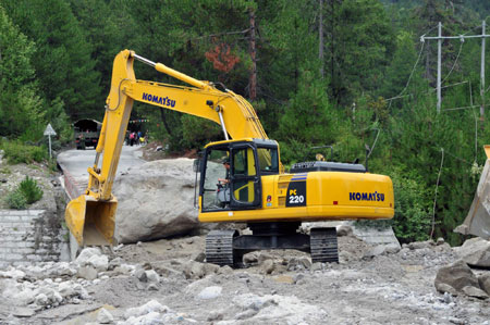 Highway to Tibet blocked after mudslide