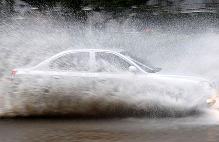 Heaviest rain in 70 years floods 3,000 Shanghai households