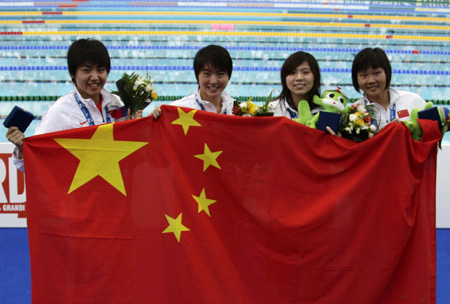 China win women's medley relay world title in world record