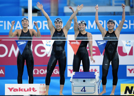 China win women's medley relay world title in world record