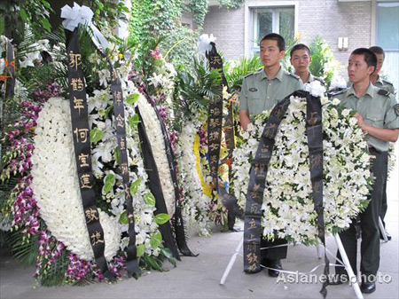 People mourn Deng Xiaoping's wife in Beijing