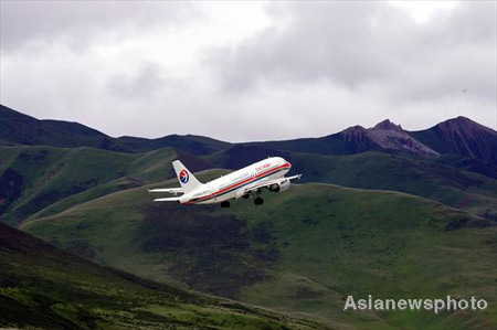 Sanjiangyuan opens first civil airport