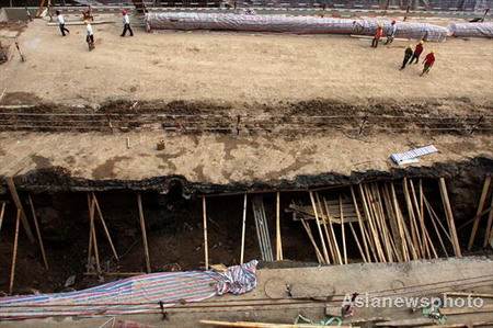 Subway collapse kills two in Xi'an