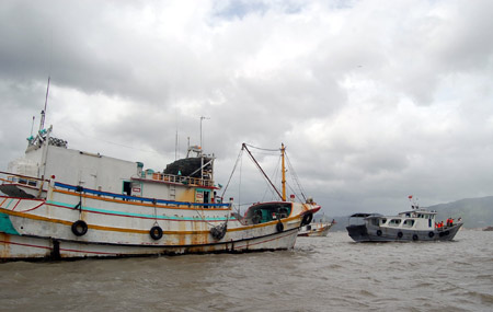 9 fishermen missing in SE China as typhoon Morakot nears