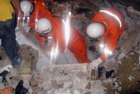 Two killed in landslide in typhoon-ravaged E China