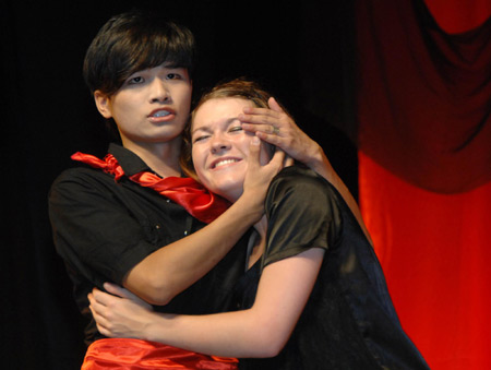 British, Chinese students put Romoeo and Juliet on stage