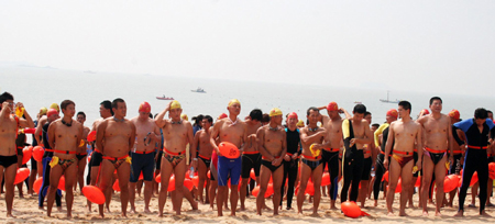 First cross-Strait swimming race held