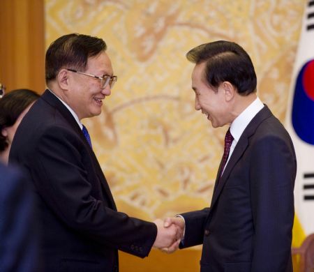 Chinese special envoy attends Kim Dae-jung's funeral