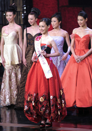 Sandy Lau crowned Miss Hong Kong 2009