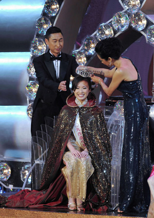 Sandy Lau crowned Miss Hong Kong 2009