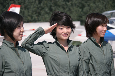 Chinese female fighter pilots get new suits