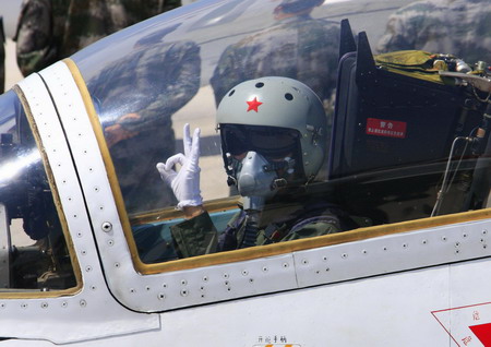 Chinese female fighter pilots get new suits