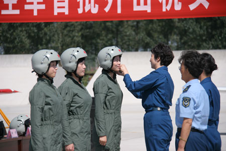 Chinese female fighter pilots get new suits