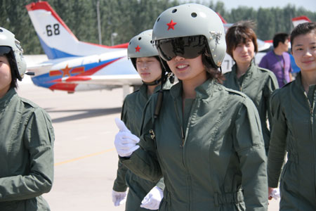 Chinese female fighter pilots get new suits