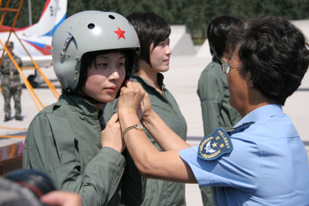 Chinese female fighter pilots get new suits