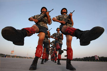 Soldiers exercise for military parade on Oct.1