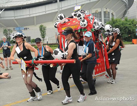 Bride's sedan chair lifting in Hangzhou