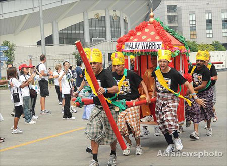 Bride's sedan chair lifting in Hangzhou