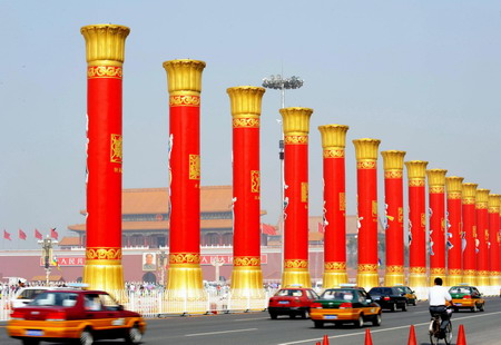 'Pillars of National Unity' set up in Tian'anmen Square