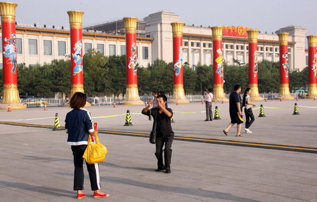 'Pillars of National Unity' set up in Tian'anmen Square