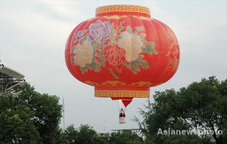 Mega hot-air balloon rises for PRC anniversary