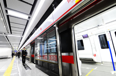 Northeast China's first subway begins its run