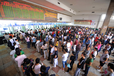 China embraces pre-holiday travel rush